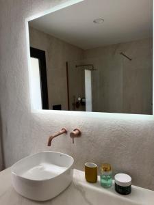 Guest suite with sea view, pool, and garden access