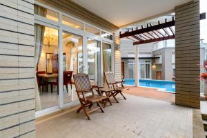 Modern 2BR Beachside Pool Villa (BA2)