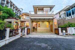 Modern 2BR Beachside Pool Villa (BA2)