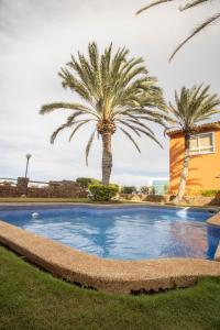 Playa Moreno Piscina y vista al mar