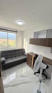Modern & luxury 2 bedroom apartment AC Parking