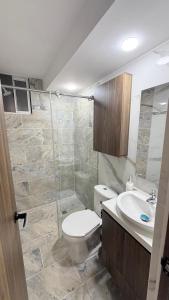 Modern & luxury 2 bedroom apartment AC Parking