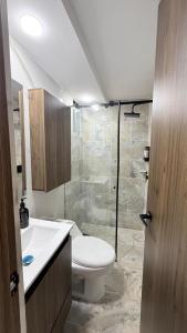 Modern & luxury 2 bedroom apartment AC Parking