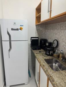 Flat lindo a 120 metros da praia de Riviera de São Lourenço até 4 pessoas