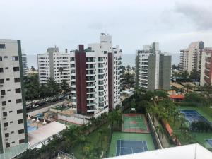 Flat lindo a 120 metros da praia de Riviera de São Lourenço até 4 pessoas
