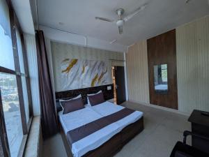 Dollar hotel