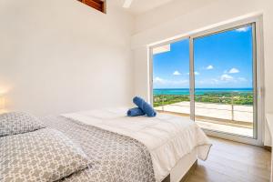 Luxury 4BR Villa with Private Pool and Panoramic Ocean Views