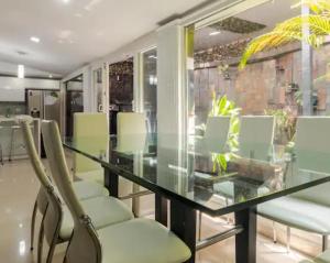 Espacioso apartamento con jacuzzi y mesa de billar