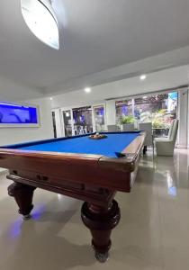 Espacioso apartamento con jacuzzi y mesa de billar