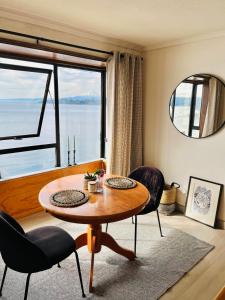 Lakefront apartment with a view of the volcanoes