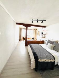 Lakefront apartment with a view of the volcanoes