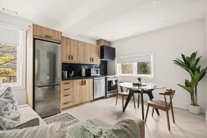 Cozy Parkside Getaway Steps to Transit & Lake