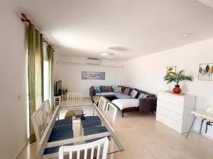 Casa Calypso: Two bedroom Beach Apt with pool