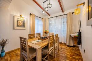 4 Bedroom Executive A-Frame Cabin- Nanyuki