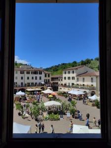 La finestra sulla piazza