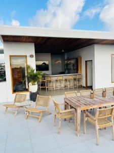 Villa Carina Bali Dua - 5BR Pool Villa, Rooftop Terrace & Free Airport Transport