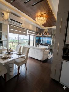Luxury 1 BR Suite Near NAIA