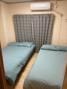 大阪心斎橋、道頓堀まで徒歩圏内の広々2部屋、グループに最適