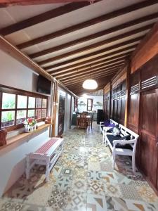 Breeze and Blossom Cottage Maguwo