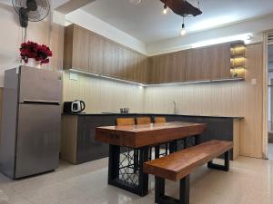 Nhà phố nguyên căn 3 ngủ 3 wc 1 phòng chơi trẻ em đắc địa trung tâm thành phố Huế