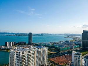 Cozy High-Floor Sea View Studio - Ha Long Bay