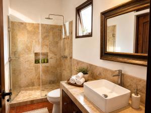 Luxury Villa, Volcanoes views, 5BR