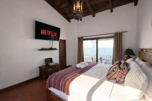 Luxury Villa, Volcanoes views, 5BR