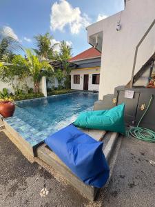 Simple Budget Room Near Canggu with shared Pool