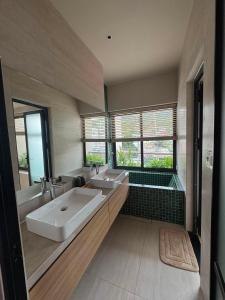 Central Saigon Apartment, Cindy House