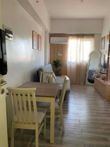 Amani Grand Resort, 1 BR, Near Mactan Airport, Hot shower, 4 pax