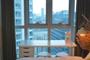 Muji Style 2BR with FREE Parking BGC