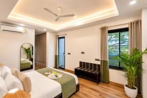 The Golf Course Residency by The Blue Kite , 3 & 2BHK Apt with Fully Equipped Kitchen, Wifi & Balcony Near Golf Course Rd & Medanta Hospital