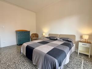 La Casa Ancestrale - Finale Ligure con Bike Room