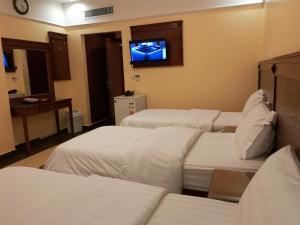 Triple Room room in Jiwar Albyt Hotel