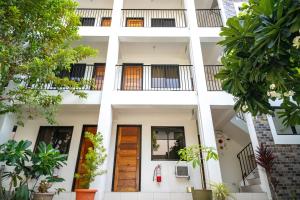 The Palines Studios & Rooms - Muntinlupa Near Evia