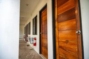 The Palines Studios & Rooms - Muntinlupa Near Evia