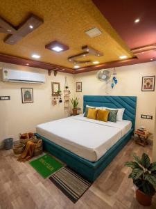 Maruti Hotel