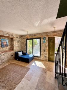 Hatchas Stone House