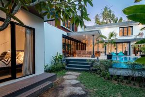 Spacious Modern Villa Tuga 5BR Pool Villa in Central Bingin