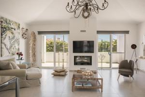 Ai Helis Summer House