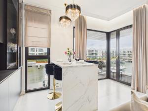 Sol Marina 6 Riverside Apartment Balkon, Parking & AC by Solarento