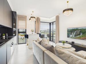 Sol Marina 6 Riverside Apartment Balkon, Parking & AC by Solarento