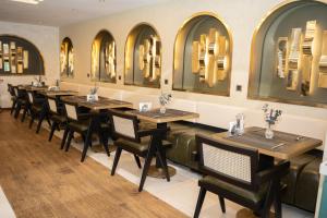 Elysian Airport Hotel & Restaurant