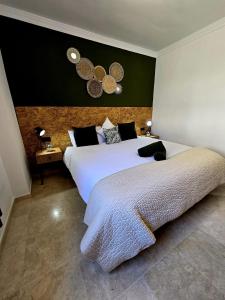 3 Bed Apartment - Sleeps 6 - Pool - Parking - Golf