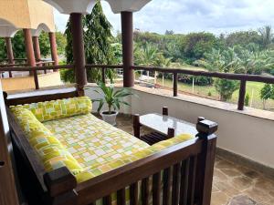 Kens Apt 7 Enjoy Pool Ocean Views and AC