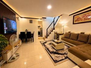 Sunny Villa