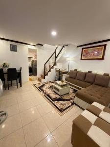 Sunny Villa