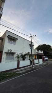 Yami Vistas - 3BHK AC Homestay Near Downtown CITY Centre