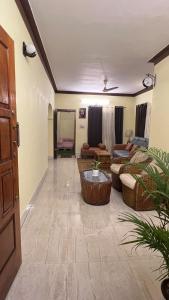Yami Vistas - 3BHK AC Homestay Near Downtown CITY Centre