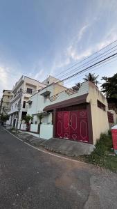 Yami Vistas - 3BHK AC Homestay Near Downtown CITY Centre
